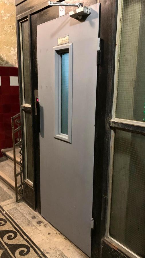 Sipsix - Modern 2 Bedroom Newly Renovated Flat With Ac In Centre דירה *